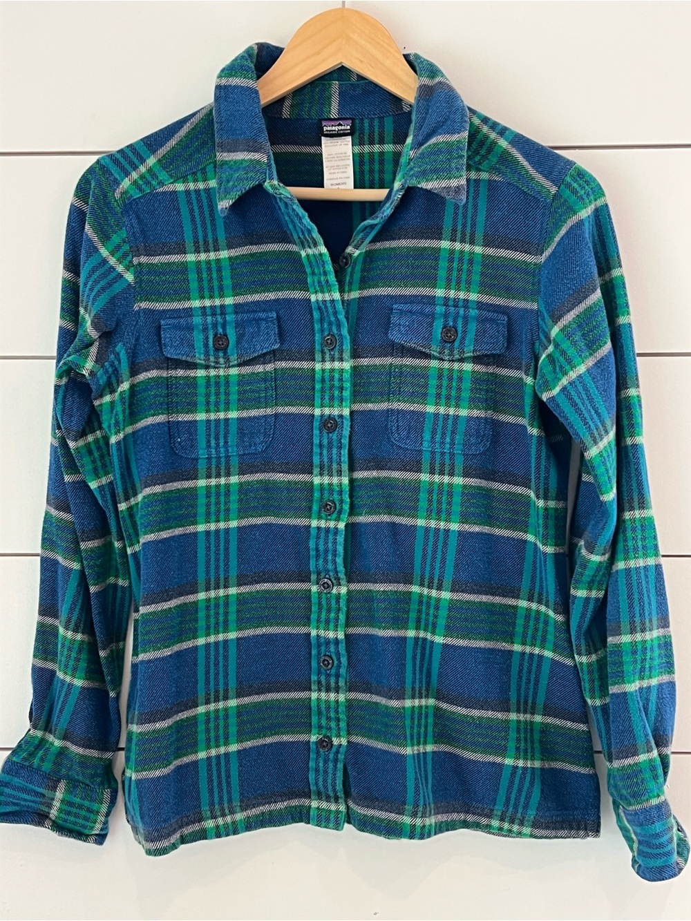 Patagonia 100% Organic Cotton Blue and Green Plaid Button-Front Shirt